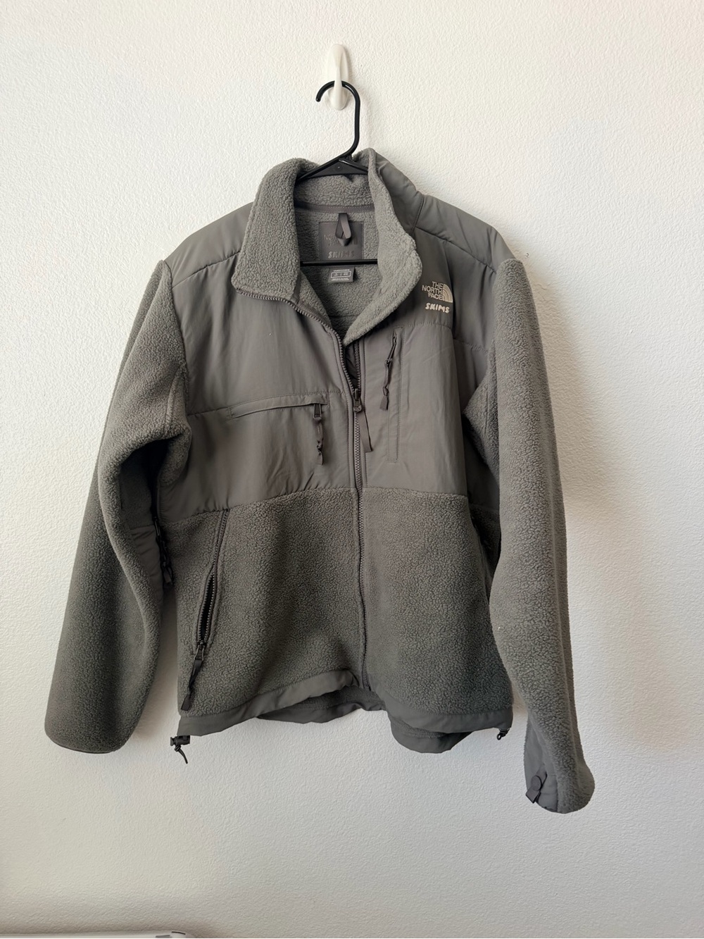 The Northface X Skims 1995 DENALI FLEECE JACKET unisex Gunmetal SMALL - Picture 2 of 7